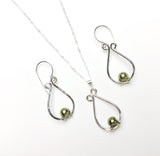 Silver teardrop set with Swarovski pearls