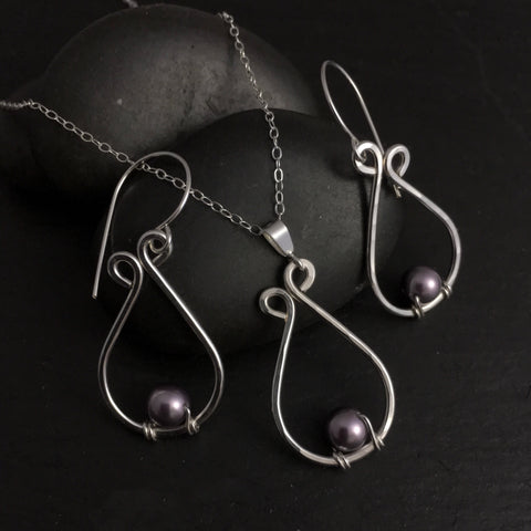 Earring and necklace set- Penumbra series